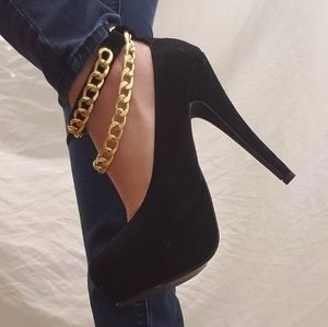 CHARLOTTE RUSSE VELVET BLACK WITH GOLD CHA…